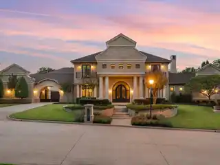 Elegance and Seclusion in Prestigious Strawberry Fields