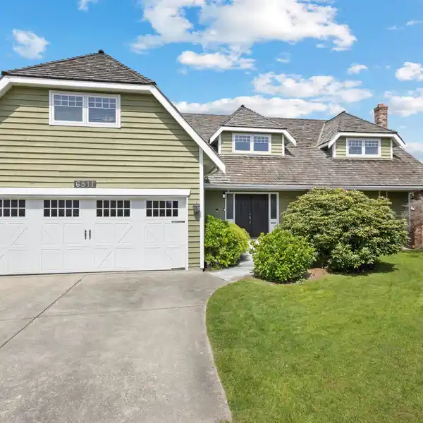 RARE CHARACTER HOME IN PARK LANE WEST