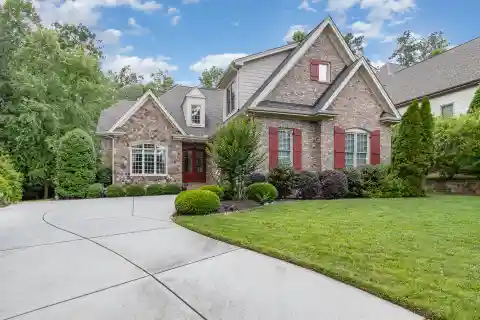 Elegant Comfort with Golf Course Access