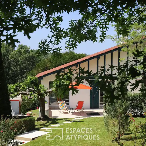 BRIGHT CONTEMPORARY VILLA WITH COVERED POOL