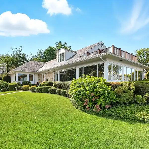 EASY-LIVING HOME IN THE HEART OF THE MANOR