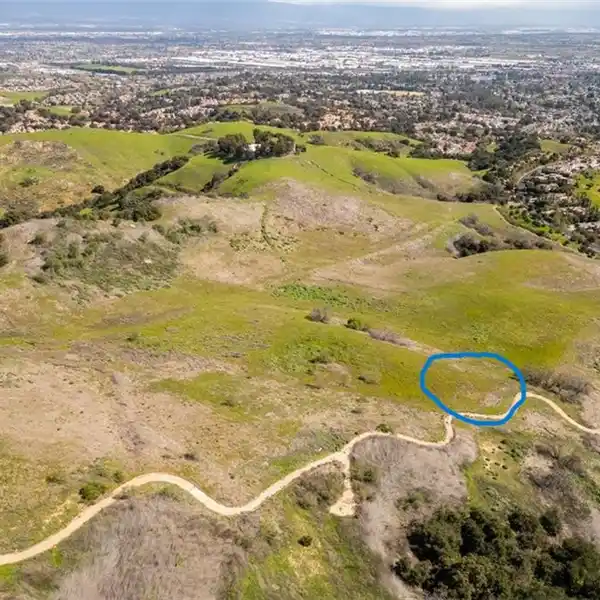 ONE-ACRE ESTATE PARCEL WITH UNMATCHED VIEWS