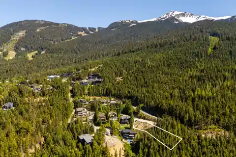 Exceptional Ski-in/ Ski-out Lot in Luxurious Kadenwood