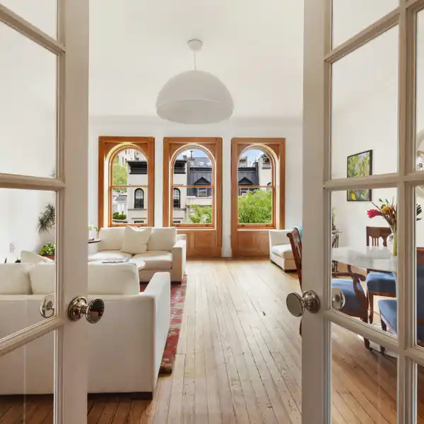 HISTORIC CARNEGIE HILL CO-OP WITH BOUTIQUE PRIVACY