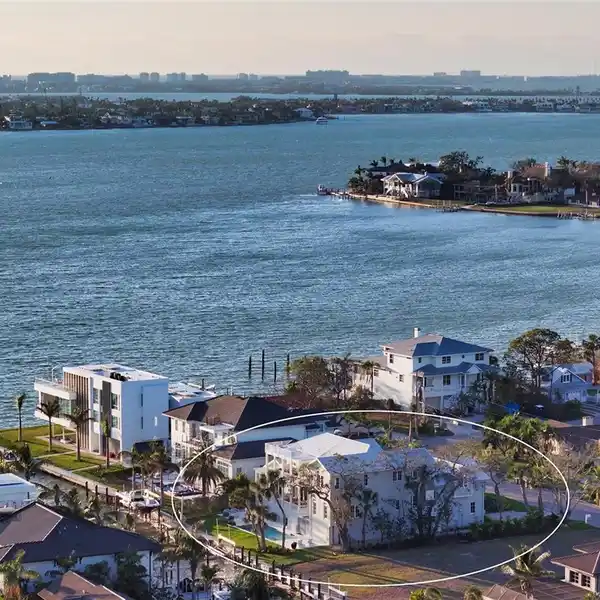 UNPARALLELED WATERFRONT LUXURY LIVING