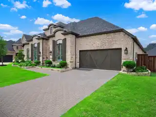 Beautiful Single-Story Pool Home in Mustang Lakes