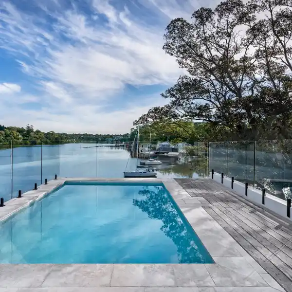 STUNNING MODERN WATERFRONT HOME