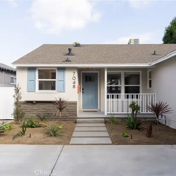 BEAUTIFUL HOME IN DESIRABLE LAKE BALBOA NEIGHBORHOOD