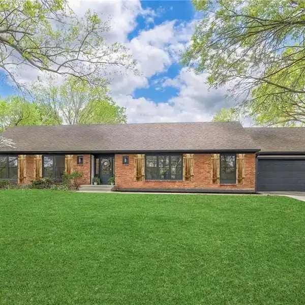 REMODELED REVERE 1.5-STORY IN LEAWOOD ESTATES