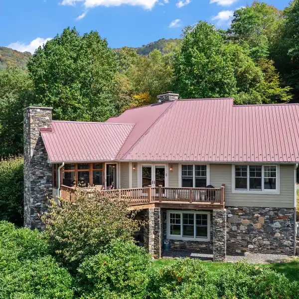 ONE-OF-A-KIND PROPERTY BENEARTH ROAN MOUNTAIN