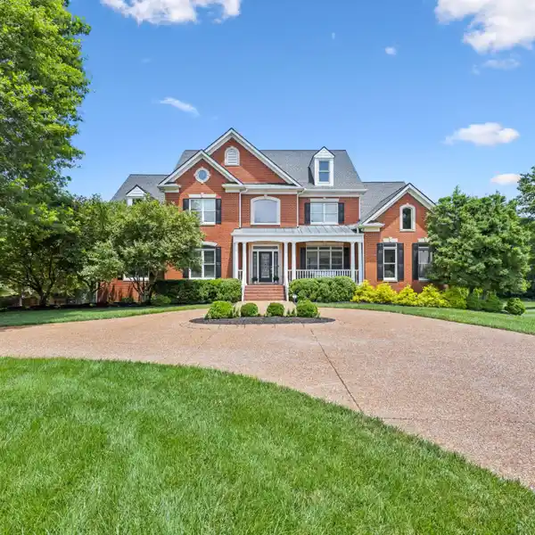 PRIVATE RETREAT IN BRENTWOOD