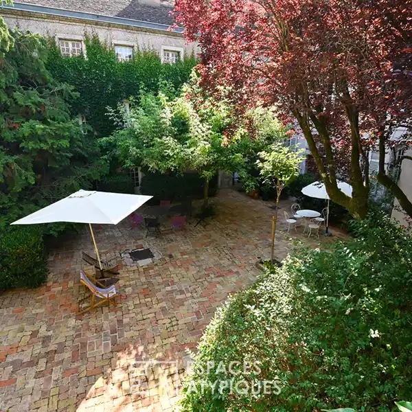 EXCEPTIONAL PRIVATE MANSION