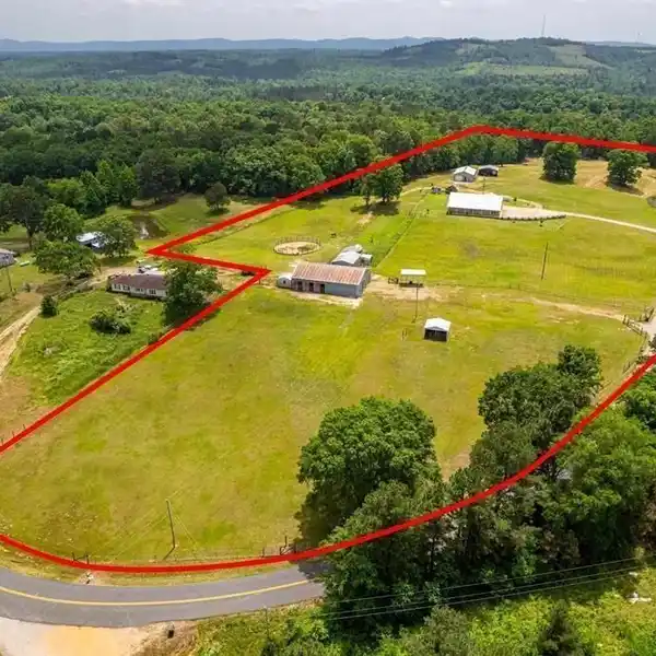 DREAM HOMESTEAD WITH MODERN FARMHOUSE FLAIR