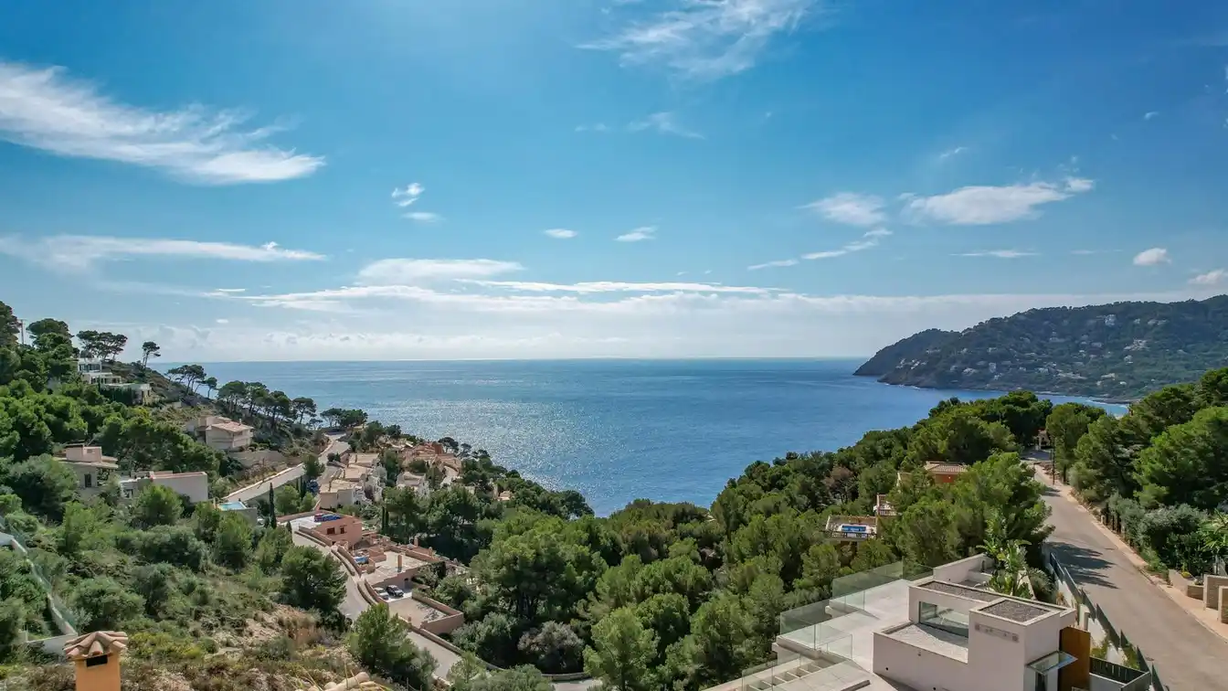 Exclusive and Modern Villa with Spectacular Sea Views