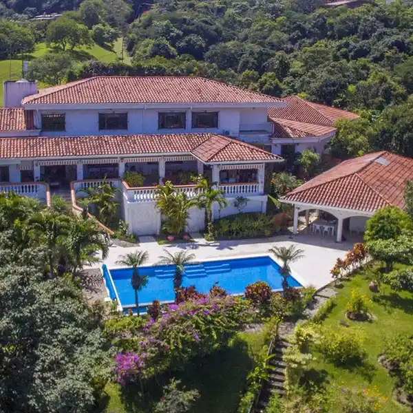 LE REFUGE VILLA