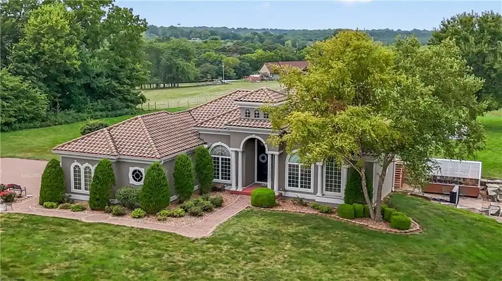 Luxury Tuscan Estate on Five Acres