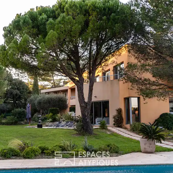 REFINED ARCHITECT-DESIGNED HOUSE