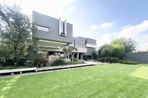 A Beacon of Contemporary Luxury and Convenience