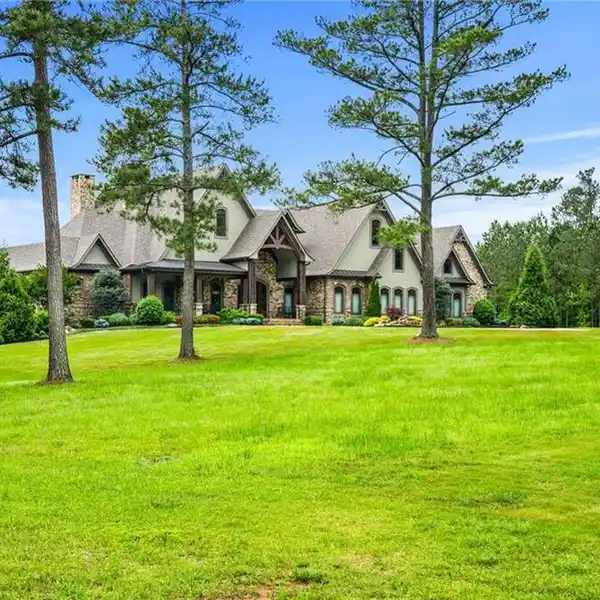 GRAND ESTATE HOME ON 48 ACRES