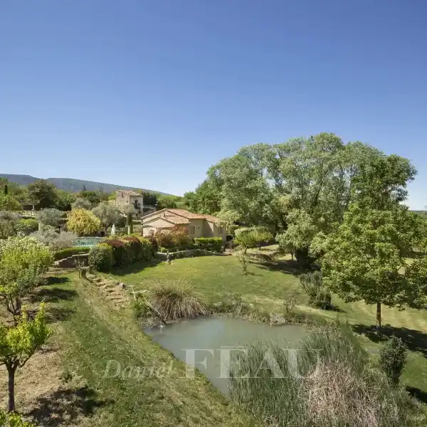 PEACEFUL LUBERON RETREAT WITH ORCHARDS & POOLS