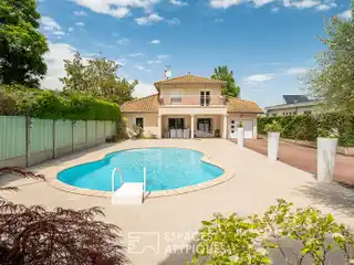 Lovely Pool Home in Chassieu-Le-Haut