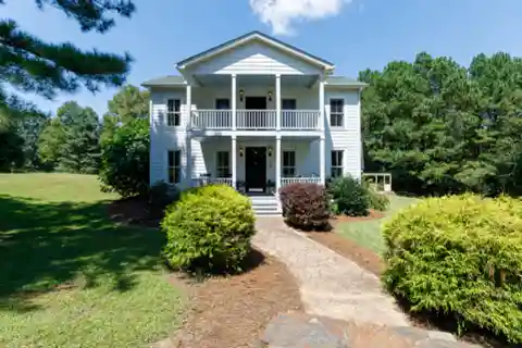 Refined Living on 5.42 Acres