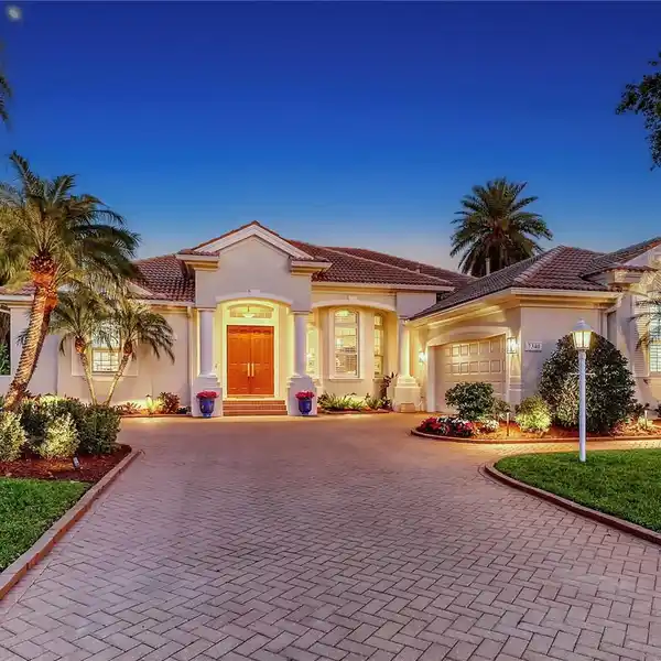 EXQUISITE LAKEFRONT HOME IN AWARD-WINNING UNIVERSITY PARK COUNTRY CLUB
