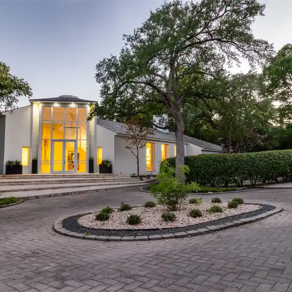 EXQUISITE MODERN ESTATE