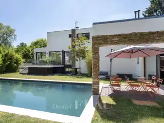 Architect-Designed House Steps from the Banks of the Marne