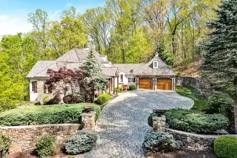 Stately Ranch with Stunning Views