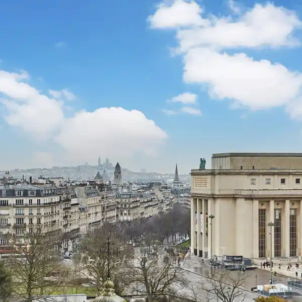 FULLY FURNISHED TROCADéRO RESIDENCE WITH PARKING