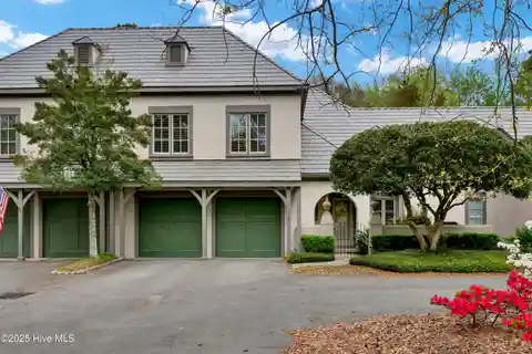Beautifully Updated Pembroke Unit