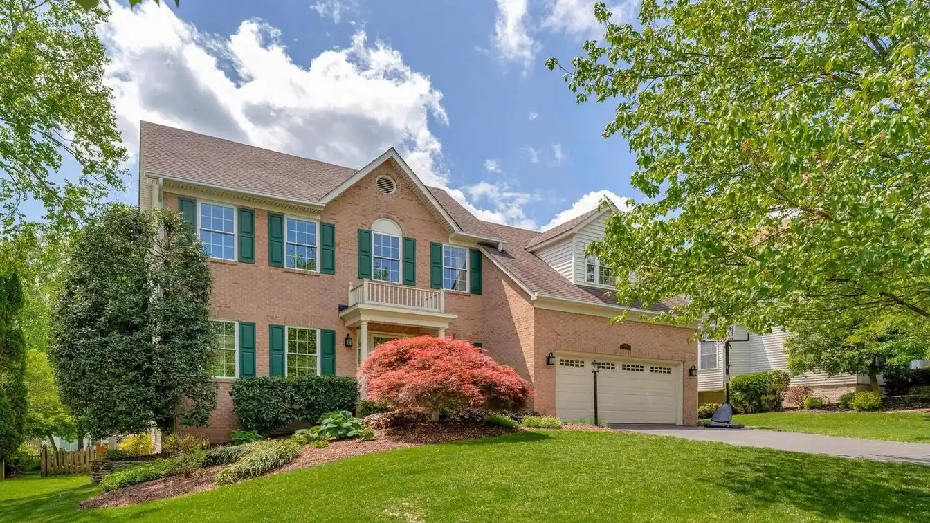 Spacious Farm Home with Wet Bar