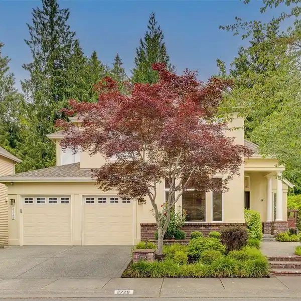 STUNNING HOME WITH A FLEXIBLE PLAN