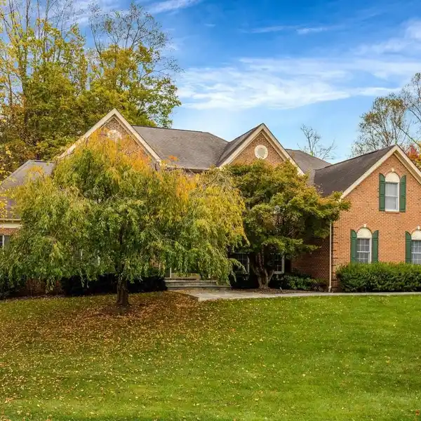 POWERFUL FEATURES IN EXCEPTIONAL HOME