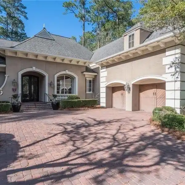 CASUAL ELEGANCE IN PRESTIGIOUS BERKELEY HALL