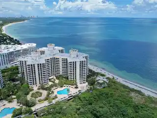 Renovated Apartment with Spectacular Ocean View