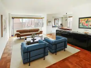 Spacious and Sunny 2 Bedroom Home!