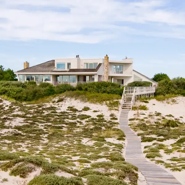 STUNNING OCEANFRONT PROPERTY WITH GORGEOUS VIEWS