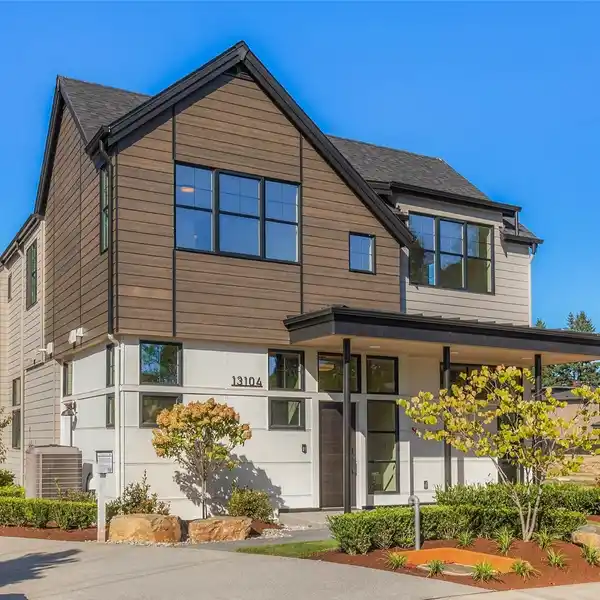 CUSTOM HOME IN AN EXCLUSIVE COMMUNITY