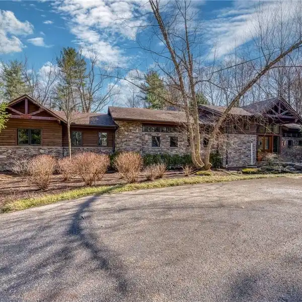 STUNNING ARCHITECTURAL MASTERPIECE IN HUNTING VALLEY