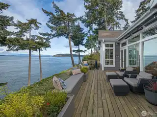 Spectacular Oceanfront Retreat