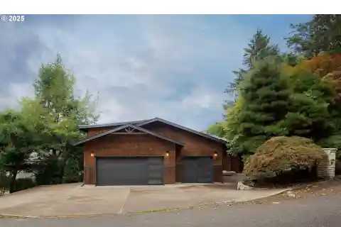 Newly Remodeled Home Above Marquam Nature Park