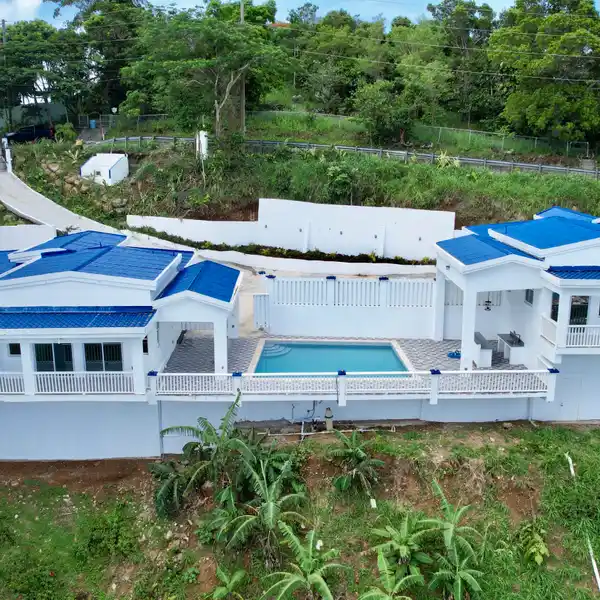 BRAND NEW AND EXPANSIVE VILLA IN IDEAL LOCATION