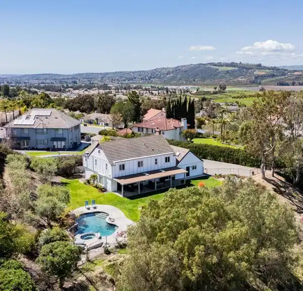 MODERN LUXURY WITH BREATHTAKING SCENERY