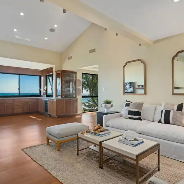 EXQUISITE OCEAN VIEW CONDO