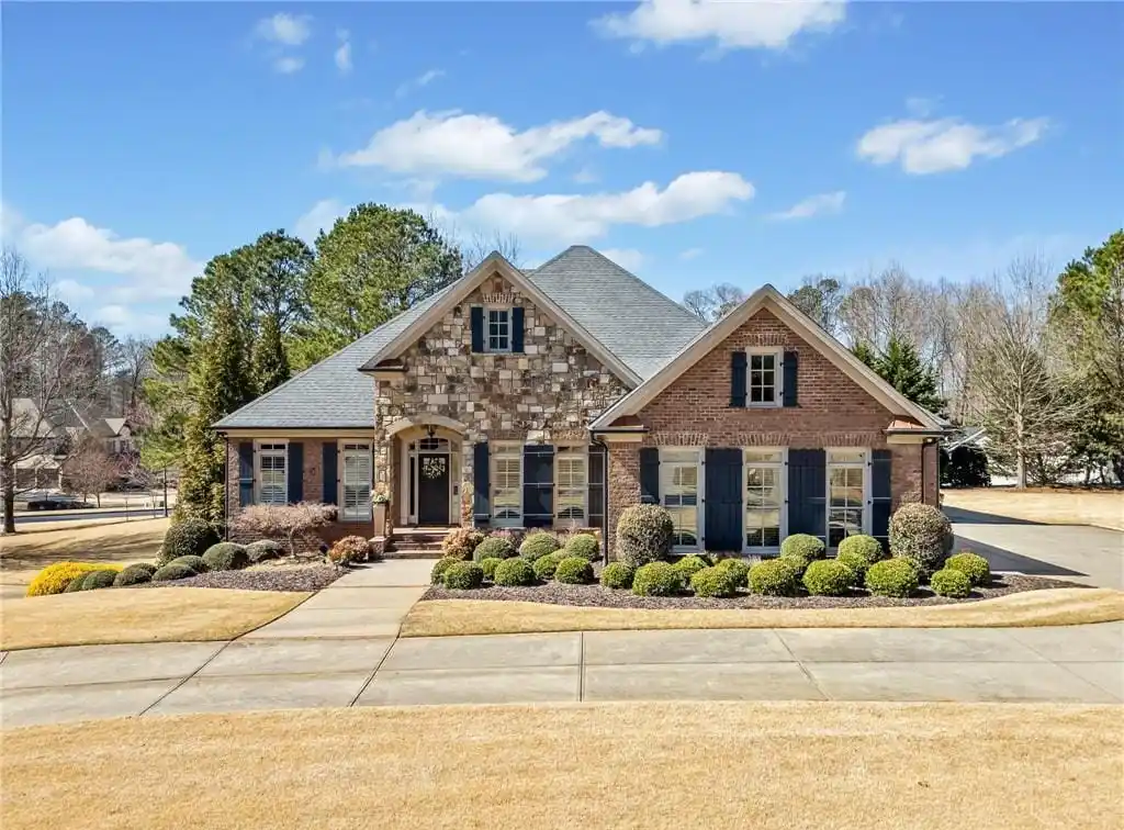 Four-sided Brick Ranch in Sought-after Canonero