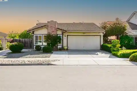 Beautifully Maintained Single-level Home in Ardenwood
