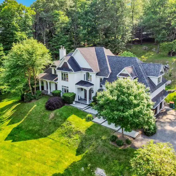 STUNNING CUSTOM CONTEMPORARY COLONIAL