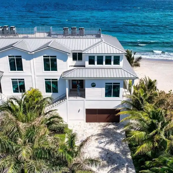 STUNNING AND BRIGHT OCEAN RIDGE TOWNHOME